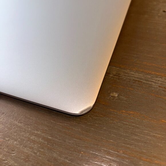 MacBook Air (13-Inch, Early 2015) 4GB Memory, 121GB Storage - Picture 3 of 7